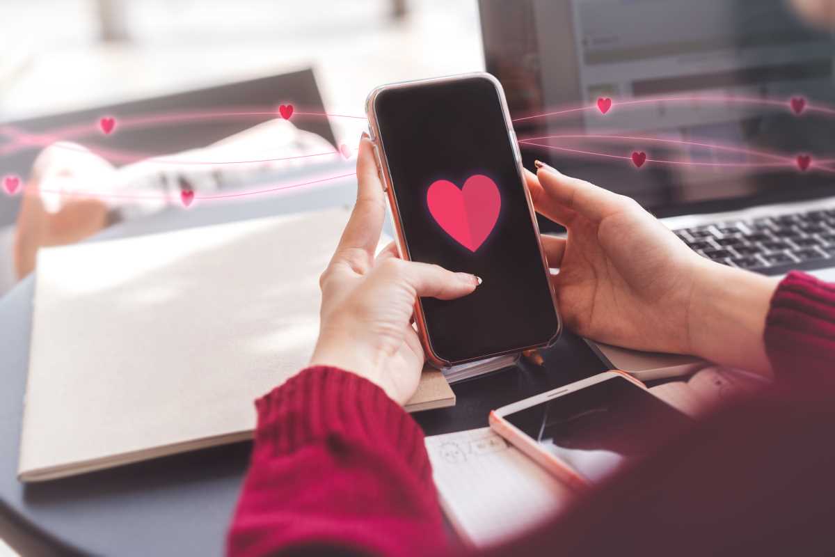Hinge, Bumble, or IRL? Finding Your Favorite Dating Lane